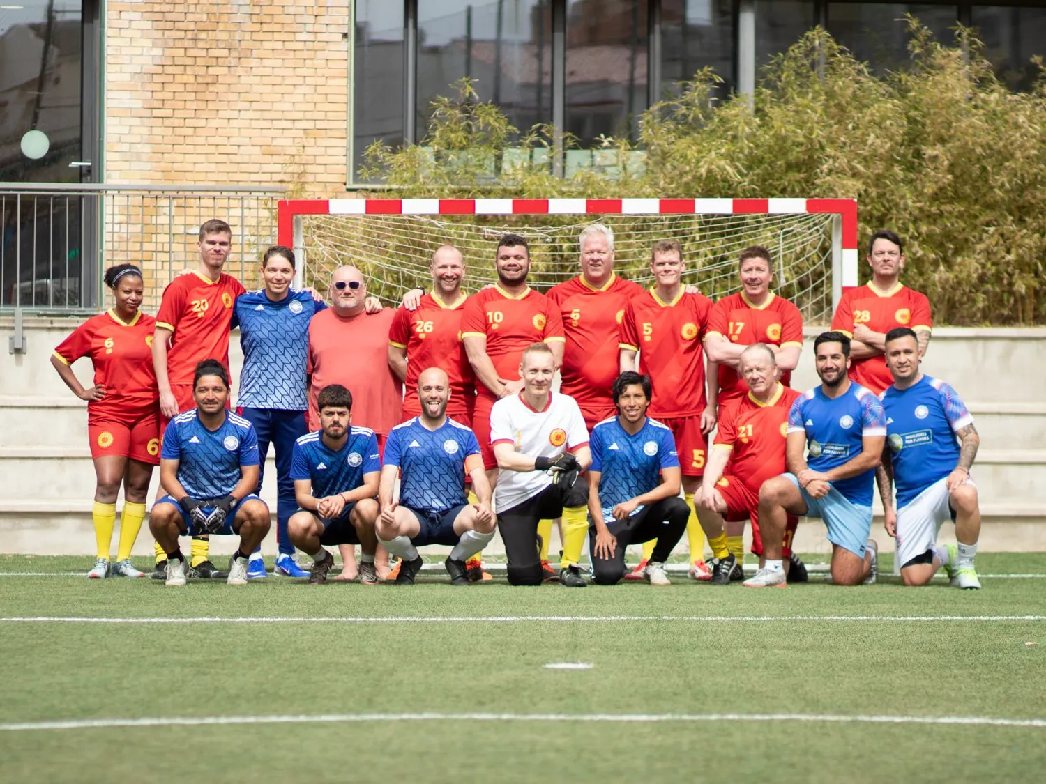 Equipos juntos en el partido